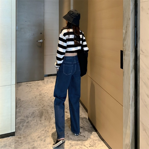 Hosszú és széles farmernadrág kék színben, cipzárral és zsebekkel