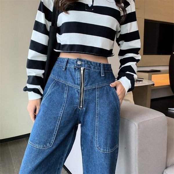 Hosszú és széles farmernadrág kék színben, cipzárral és zsebekkel