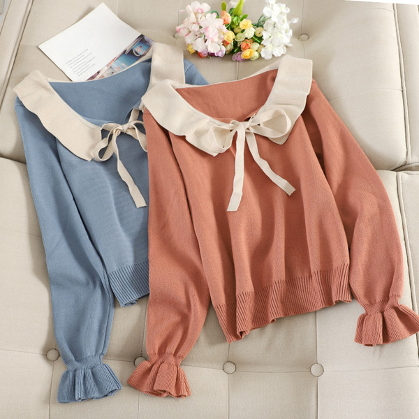 Női pulóver szalaggal és gallérral több színben