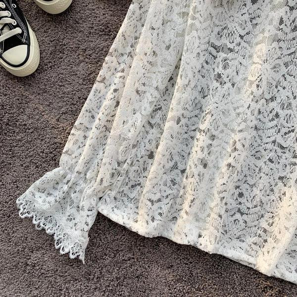 Cămașă elegantă de damă cu nasturi și puf în alb și negru