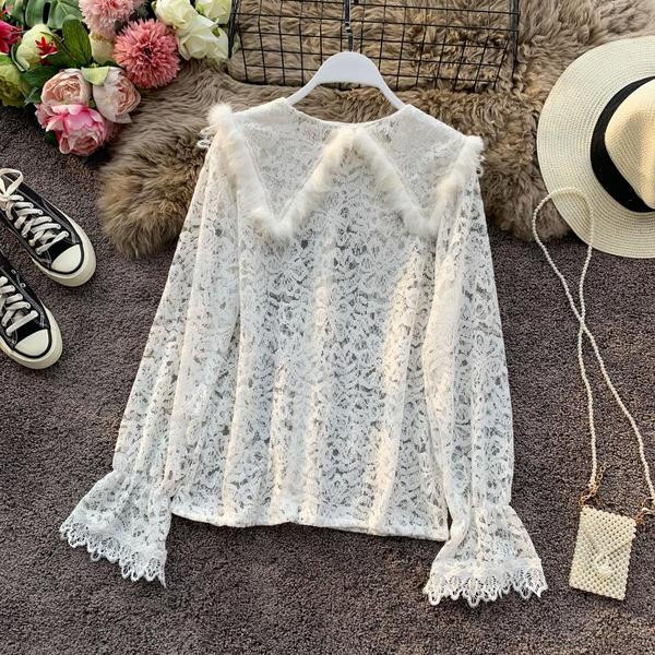 Cămașă elegantă de damă cu nasturi și puf în alb și negru