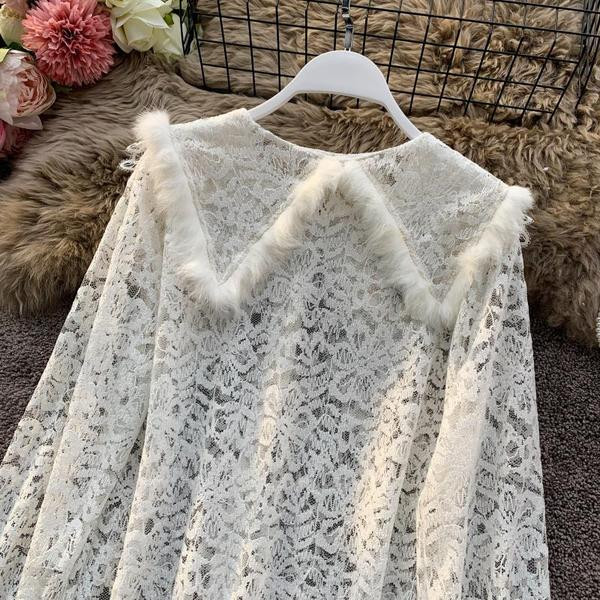 Cămașă elegantă de damă cu nasturi și puf în alb și negru