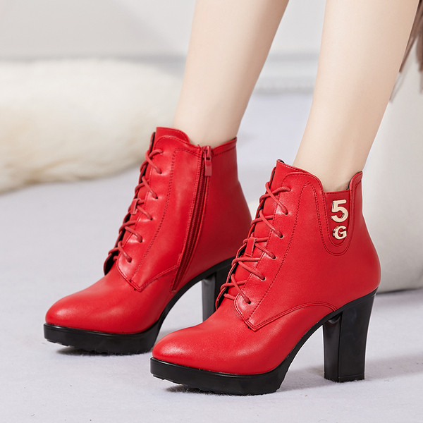 Ghete de dama moderne cu sireturi si toc gros in rosu si negru