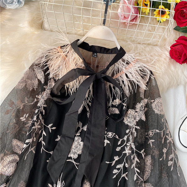 Κομψό γυναικείο πουκάμισο με  κορδόνια και floral μοτίβο σε τρία χρώματα