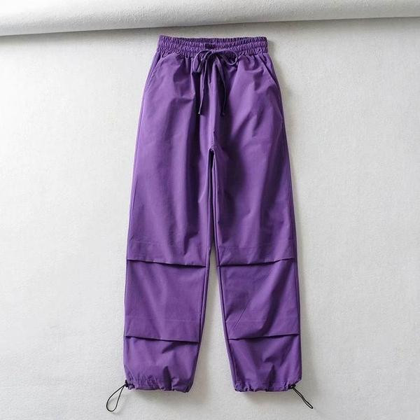 Pantaloni sport de dama cu cravate in alb, negru si mov
