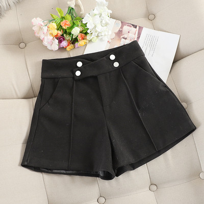 Pantaloni scurți de damă cu nasturi în trei culori