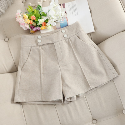 Pantaloni scurți de damă cu nasturi în trei culori