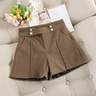 Pantaloni scurți de damă cu nasturi în trei culori