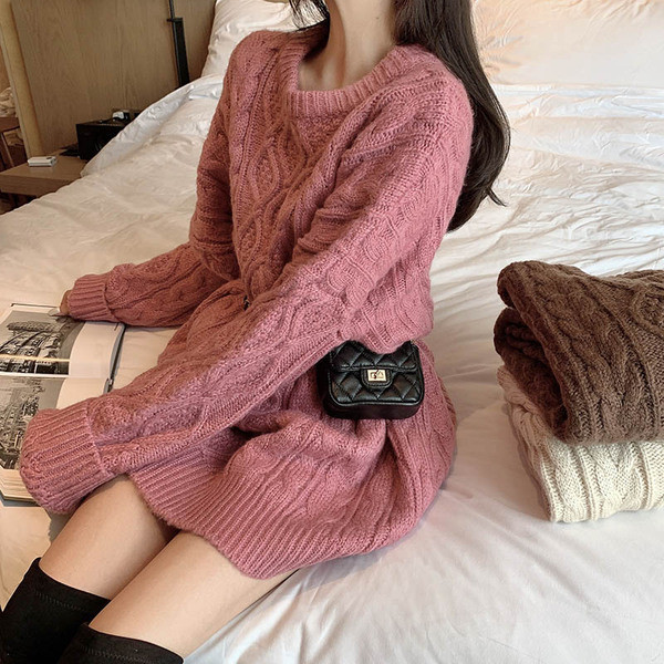 Μακρύ και φαρδύ πουλόβερ σε μπεζ, καφέ και ροζ χρώμα