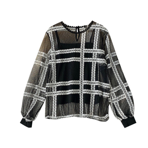 Bluză de damă modernă cu decolteu oval și broderie în negru