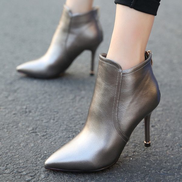 Cizme moderne de damă cu toc înalt în negru, roșu și argintiu