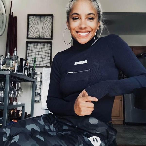 Body de dama model nou modern cu guler polo inalt si fermoar in culorile alb, negru si albastru