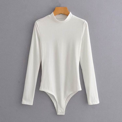 Hétköznapi női test új modellje pólógallérral, fehér, fekete, zöld, piros és sárga színekben