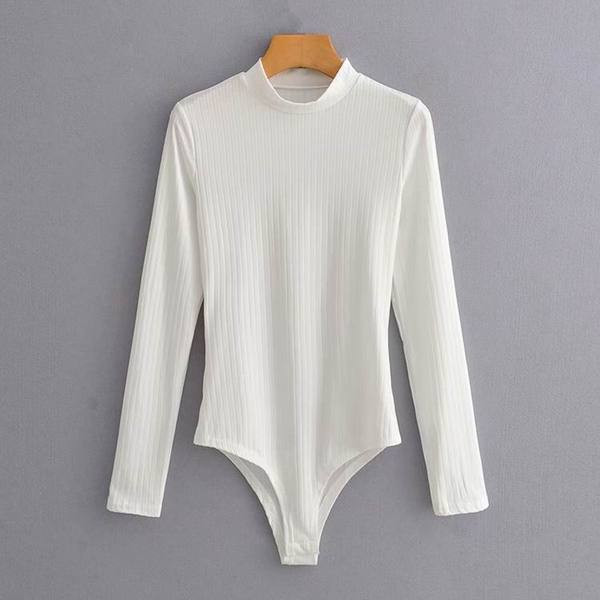 Hétköznapi női test új modellje pólógallérral, fehér, fekete, zöld, piros és sárga színekben