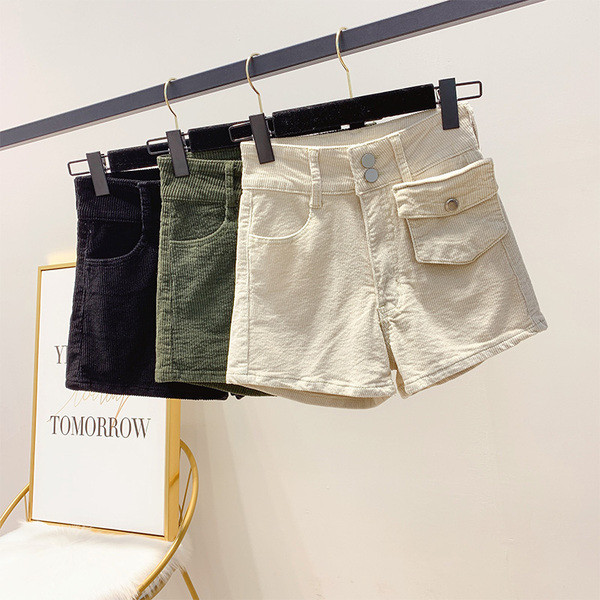 Pantaloni scurți de damă cu buzunar în trei culori