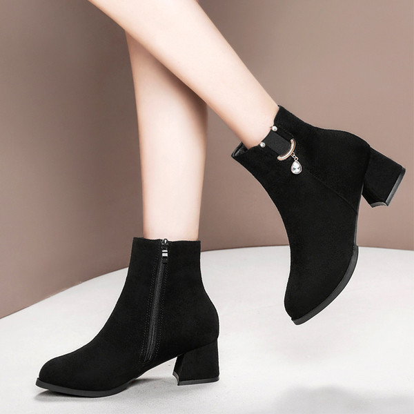 Cizme de dama elegante din piele intoarsa ecologica cu toc gros si element metalic in negru