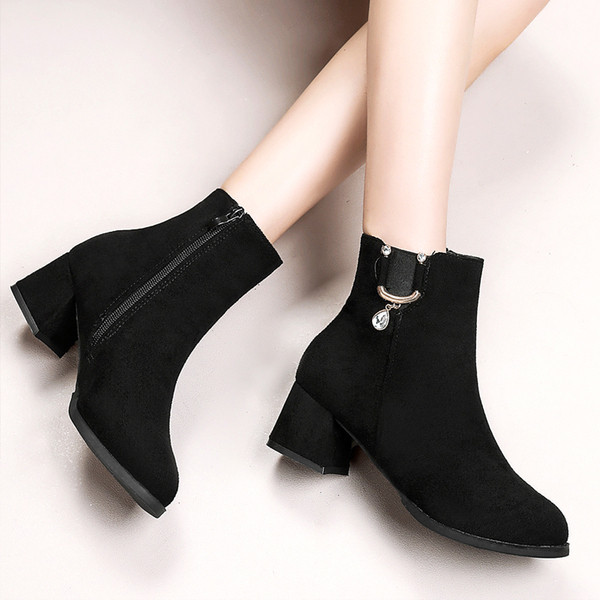 Cizme de dama elegante din piele intoarsa ecologica cu toc gros si element metalic in negru