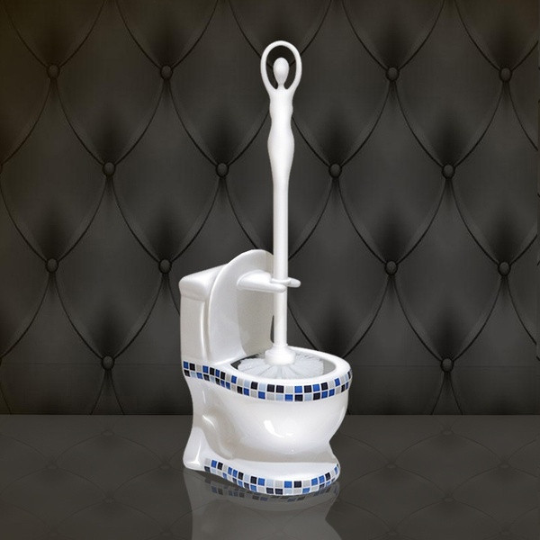 Perie nestandard pentru vasul de toaletă în alb, roz și albastru