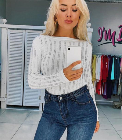 Bluză de damă modernă cu decolteu rotund și mâneci lungi în alb și negru