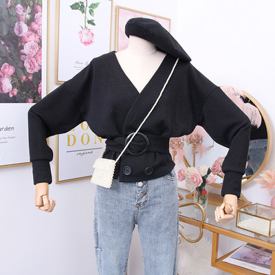 Vesta de dama moderna cu nasturi, curea si decolteu spitz in alb, negru, maro si bej