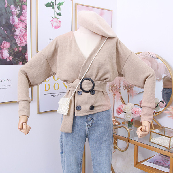 Vesta de dama moderna cu nasturi, curea si decolteu spitz in alb, negru, maro si bej