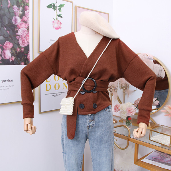 Vesta de dama moderna cu nasturi, curea si decolteu spitz in alb, negru, maro si bej