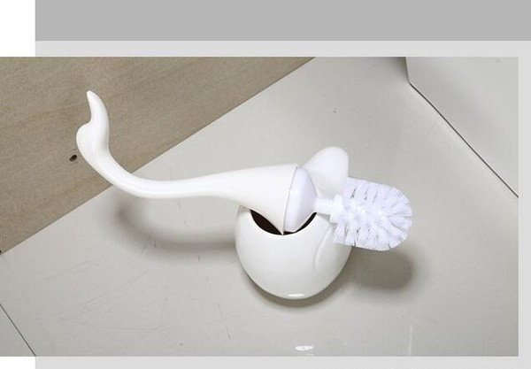 Perie din plastic pentru vasul de toaleta in forma de lebada in negru, rosu si alb