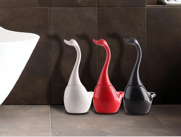 Perie din plastic pentru vasul de toaleta in forma de lebada in negru, rosu si alb