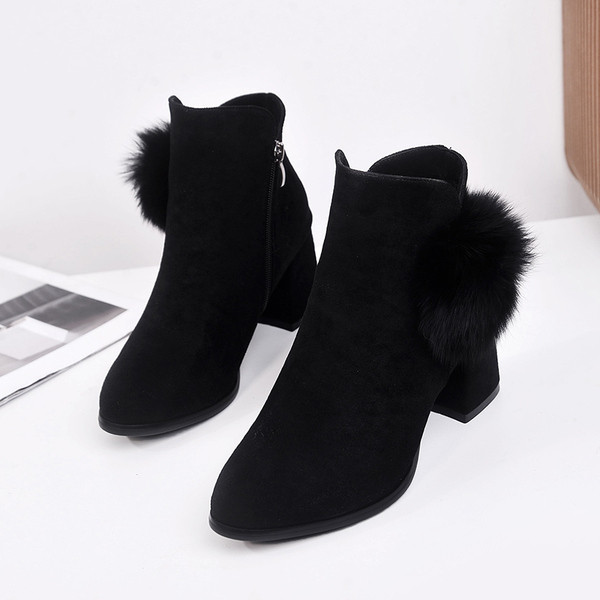 Ghete de dama moderne din piele intoarsa ecologica cu puf de culoare neagra