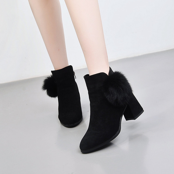 Ghete de dama moderne din piele intoarsa ecologica cu puf de culoare neagra