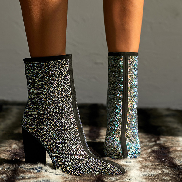 Model nou de ghete dama cu fermoar si pietre de culoare neagra