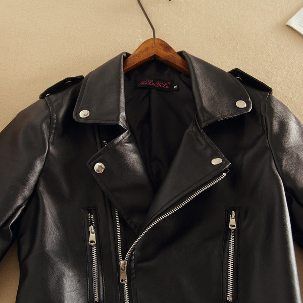 Geaca casual dama din piele ecologica cu fermoar de culoare neagra