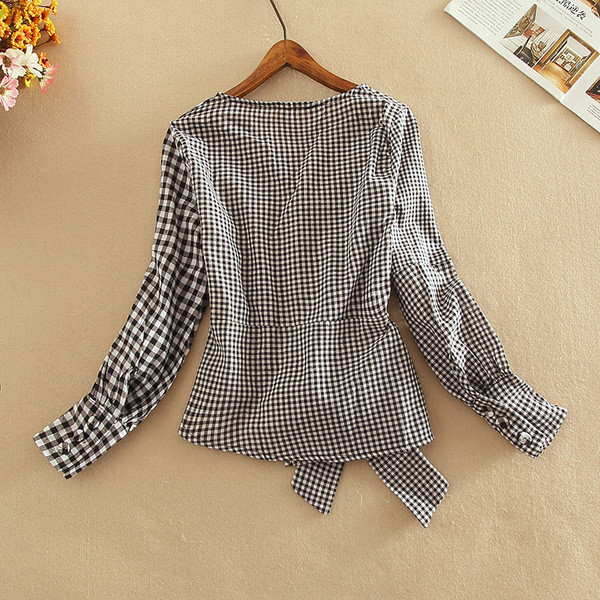 Cămașă de damă modernă în carouri cu panglică și decolteu spitz