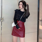 Γυναικεία μπλούζα με κουμπιά σε μαύρο χρώμα με γυαλιστερό αποτέλεσμα