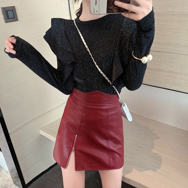 Γυναικεία μπλούζα με κουμπιά σε μαύρο χρώμα με γυαλιστερό αποτέλεσμα