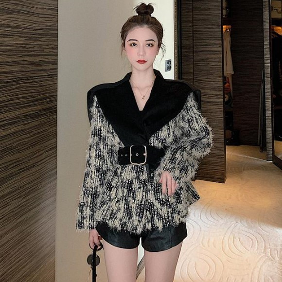 Късо вталено пролетно-есенно  палто с колан 