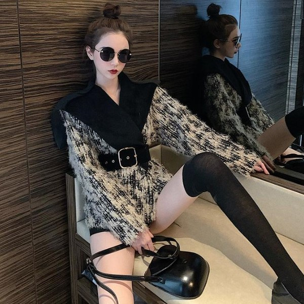 Късо вталено пролетно-есенно  палто с колан 