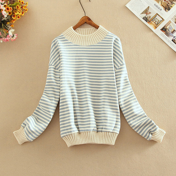 Pulover casual de dama in dungi cu decolteu oval in rosu, negru si albastru