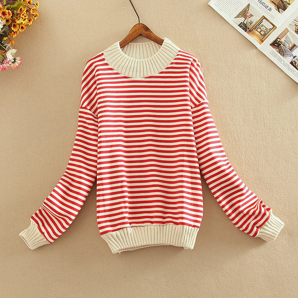 Pulover casual de dama in dungi cu decolteu oval in rosu, negru si albastru