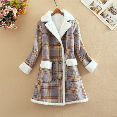 Модерно дамско дълго карирано палто с копчета и мека подплата