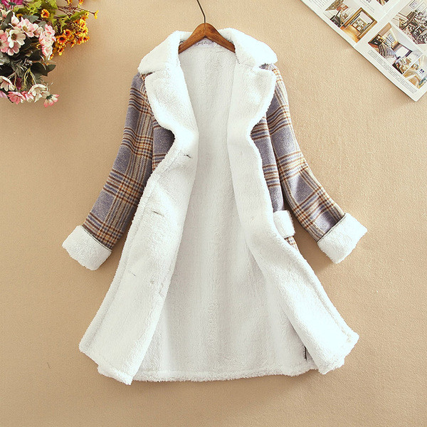 Модерно дамско дълго карирано палто с копчета и мека подплата