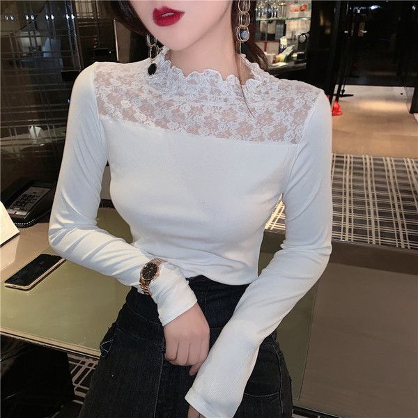 Bluză de damă în formă de alb și negru cu dantelă