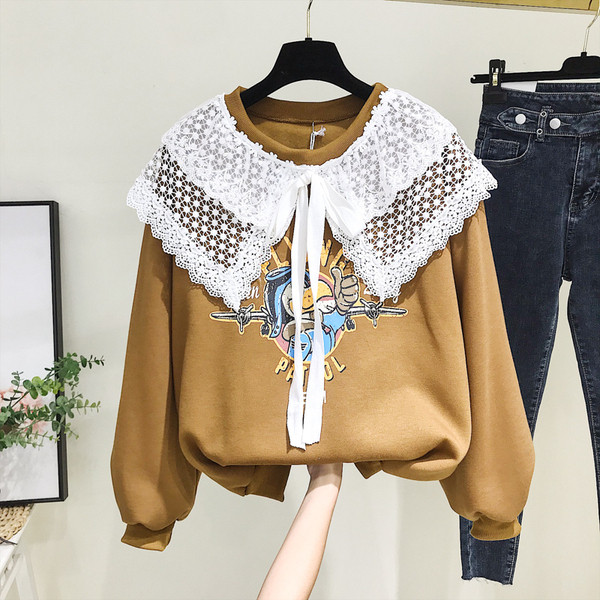 Γυναικεία μπλούζα με εφαρμογή και δαντέλα σε λευκό και καφέ χρώμα