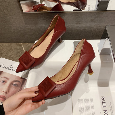 Κομψά γυναικεία παπόυτσια μυτερό μοντέλο με πόρπη