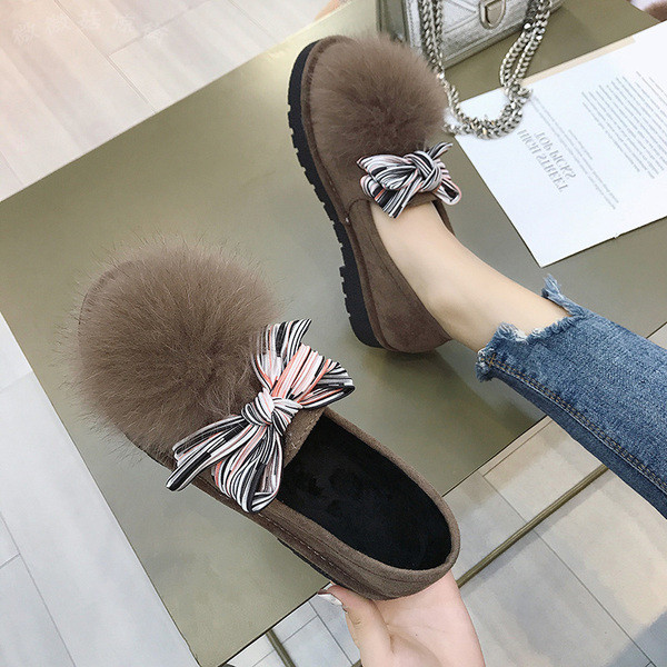 Mocasini moderni de dama din piele intoarsa ecologica cu puf in negru si maro