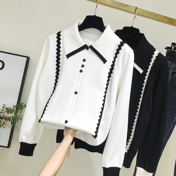 Pulover de dama model nou cu guler si nasturi in alb si negru