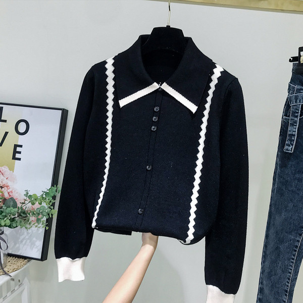 Pulover de dama model nou cu guler si nasturi in alb si negru