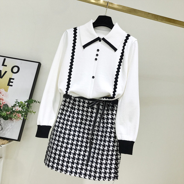 Pulover de dama model nou cu guler si nasturi in alb si negru