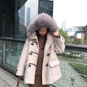 Дамско палто в бежов и сив цвят с копчета и яка от пух