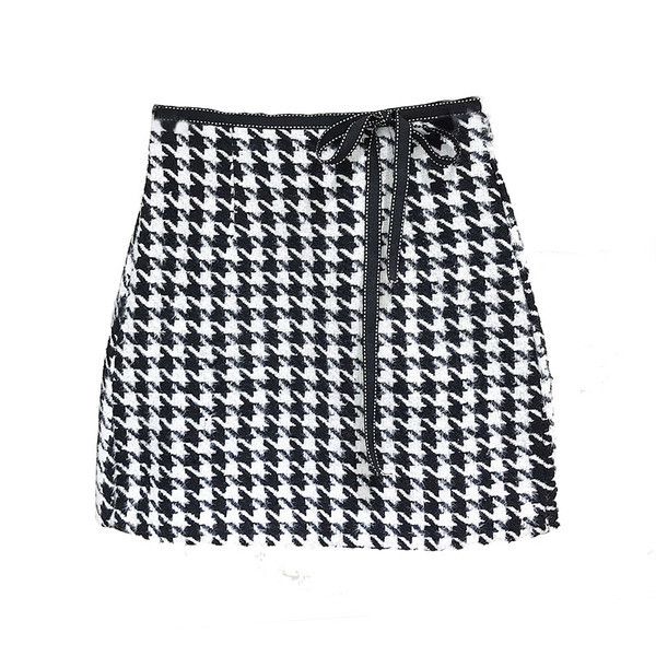 Fusta de dama in carouri model nou cu cravate in negru